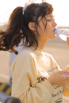 美女热舞